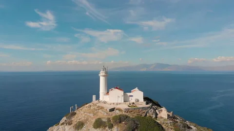 Aerial view of Lighthouse on a high cape. Flight near the top of the lighthouse Video stock 170945975