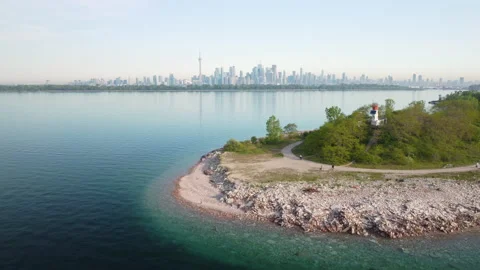 An aerial view of Lighthouse Point looking back toward the Toronto skyline Stock Footage 155208974