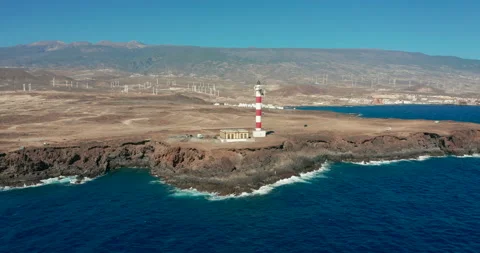 Aerial view. Lighthouse on the shore of the Atlantic Ocean. Canary Islands. Vídeos de archivo 140972889