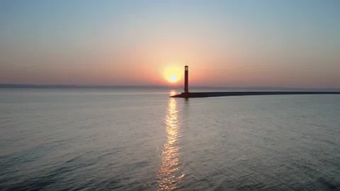 Aerial view of the lighthouse, in the sun. Vídeo Stock 141862456
