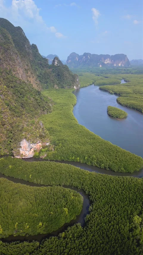 Aerial view of limestone islands and mangrove forest in Phang Nga Bay, Thailand Stockbeeldmateriaal 340837995