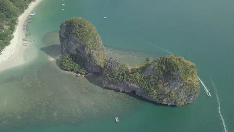 Aerial view of limestone rock, floating boats on Phra Nang bay, Krabi, Thailand. Video stock 121452739
