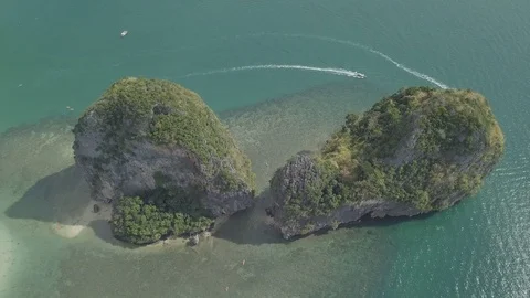 Aerial view of limestone rock, floating boats on Phra Nang bay, Krabi, Thailand. Video stock 121452789