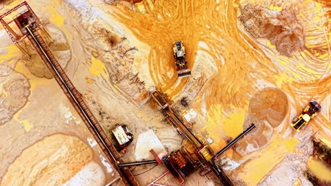 Aerial view of loader and conveyor at sand pit, Bulgaria Vidéo 341761212