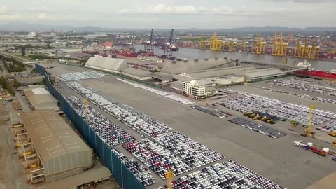 Aerial view of logistics concept roll-on/roll-off car carrier ship Stockbeeldmateriaal 95440842