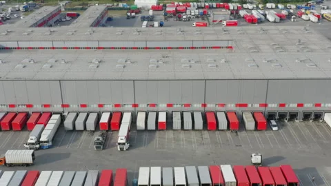 Aerial View of Logistics Warehouse Complex with Semi-Trucks Loading at Dock Vídeos de archivo 342304561