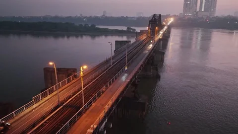 Aerial View of Long Bien Bridge over the Red River at Dusk in Hanoi, Vietnam Vídeo Stock 344743397