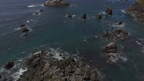Aerial view looking down on a rocky oregon coastline Stock Footage 71130754