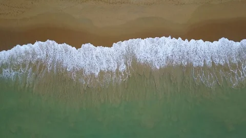 Aerial view of looping ocean wave reaching the coastline. Summer tropical beach Stock-Footage 91090204