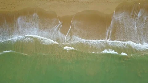 Aerial view of looping ocean wave reaching the coastline. Summer tropical beach Stock-Footage 91090213