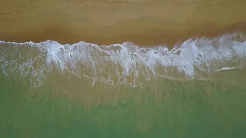 Aerial view of looping ocean wave reaching the coastline. Summer tropical beach Stock-Footage 91094734