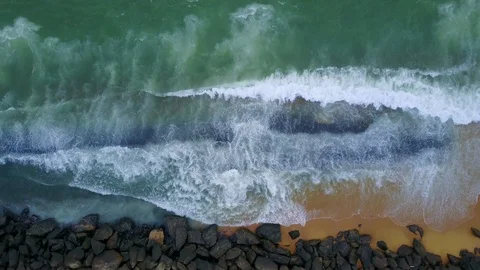 Aerial view of looping ocean wave reaching the coastline Stock-Footage 124399812