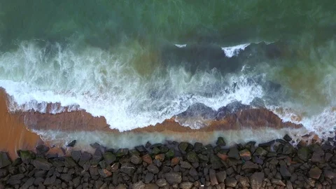 Aerial view of looping ocean wave reaching the coastline Stock-Footage 124405186