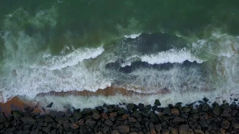 Aerial view of looping ocean wave reaching the coastline Stock-Footage 124407288