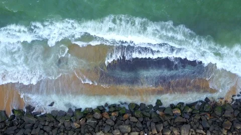 Aerial view of looping ocean wave reaching the coastline Stock-Footage 124409419