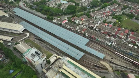 Aerial View of LRT Train Station Platforms and Tracks Vidéo 337332097