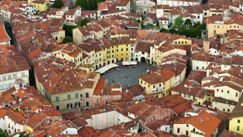 Aerial view of the main square, Piazza dell'Anfiteatro, in Lucca, Italy Video stock 253082186