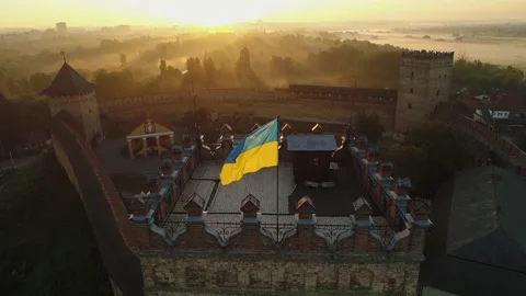 Aerial view of the main tower of Lutsk Castle with the flag of Ukraine. Stock-Footage 138759100