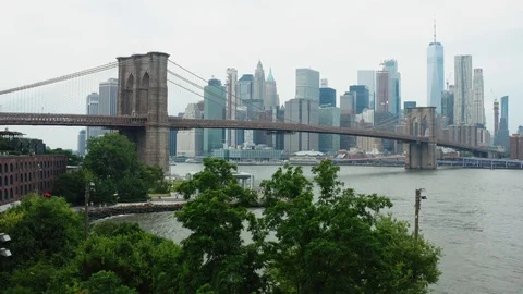 Aerial view of Manhattan Bridge Vídeos de archivo 127407075