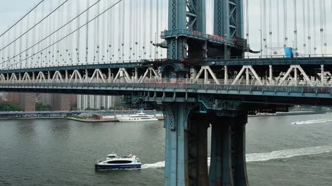 Aerial view of Manhattan Bridge Vídeos de archivo 127407078