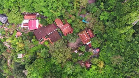 Aerial view of Marble Mountain in Da Nang city in Vietnam Video stock 323342163