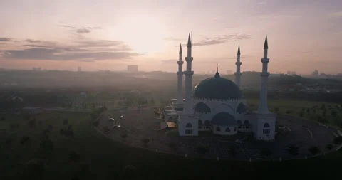Aerial view of Masjid Sultan Iskandar. 動画素材 154782453