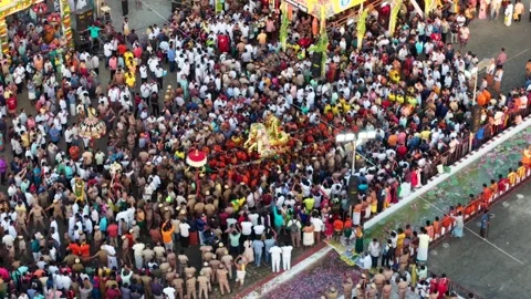 Aerial View of Massive Crowd During Azhagar Festival 스톡 동영상 331064088