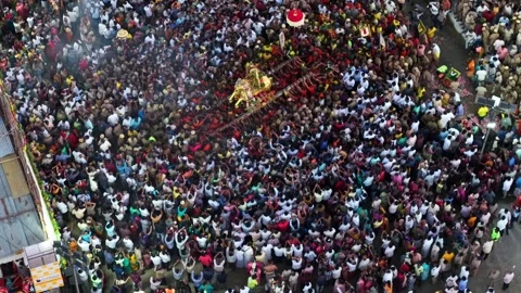 Aerial View of Massive Crowd During Azhagar Festival at Vaigai River Madurai 스톡 동영상 331064298