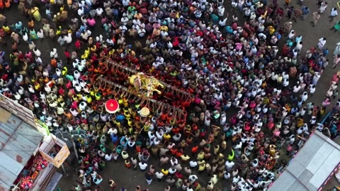 Aerial View of Massive Crowd During Azhagar Festival at Vaigai River Madurai 動画素材 331064423