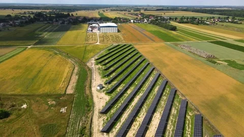 Aerial view, massive Solar panel farm on the field, alternative energy Vidéo 221076267