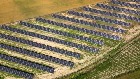 Aerial view, massive Solar panel farm on the field, alternative energy Vidéo 221079675