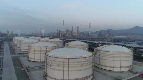Aerial View of Massive White Storage Tanks at Industrial Refinery Complex 库存影片 334638099