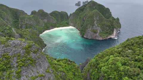 Aerial view of Maya Bay of Ko Phi Phi Lee island Thailand Video stock 266665649