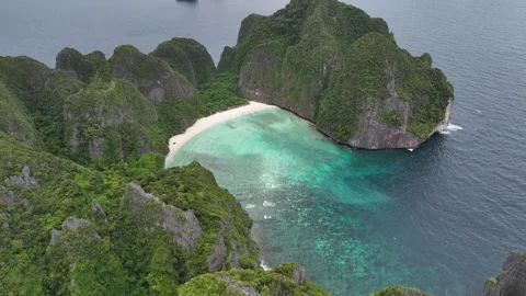Aerial view of Maya Bay of Ko Phi Phi Lee island Thailand Stock-Footage 266669443