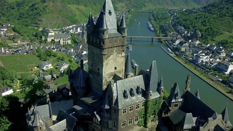 Aerial view of a medieval castle. Cochem Germany. Mosel river. Vídeo Stock 70359353