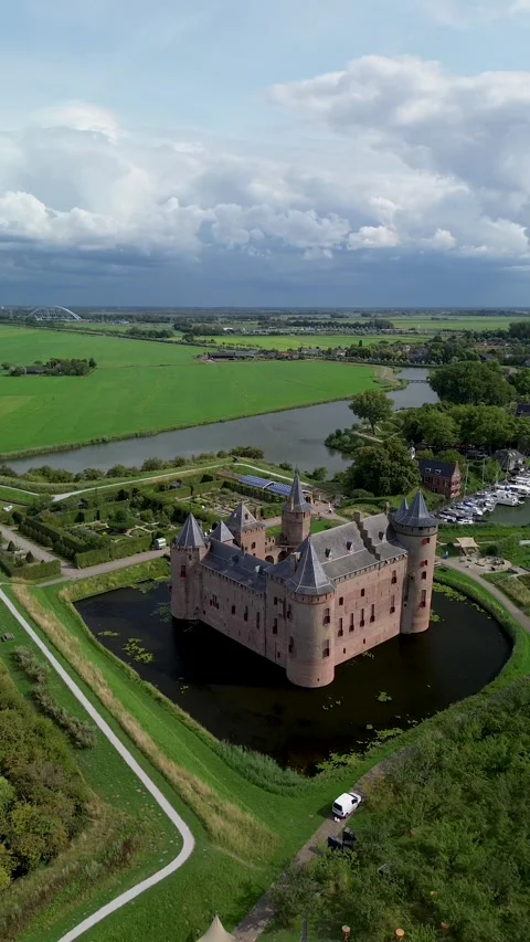 Aerial view of a medieval castle surrounded by a moat and green fields Stockbeeldmateriaal 314513890