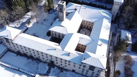 Aerial view of medieval catholic monastery of Vallombrosa snow season Vídeos de archivo 146472734