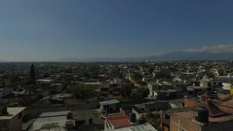 Aerial view of a medium town. Vidéo 126705340