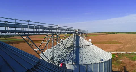 Aerial view. Metal grain elevator in agricultural zone. Grain warehouse Video stock 146986151