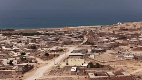 Aerial view of a middle eastern desert village overlooking the sea, socotra Stockbeeldmateriaal 334606905