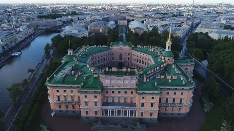 Aerial view on Mikhailovsky Castle in cloudy morning in Saint-Petersburg. Stock Footage 91187017