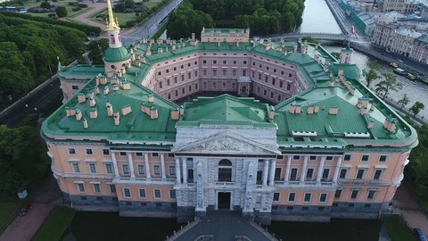 Aerial view on Mikhailovsky Castle in cloudy morning in Saint-Petersburg. Stock Footage 91187126