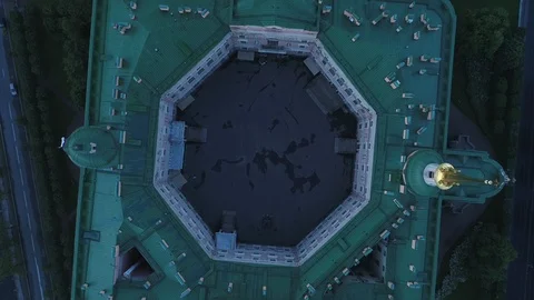 Aerial view on Mikhailovsky Castle in cloudy morning in Saint-Petersburg. Stock Footage 100690159