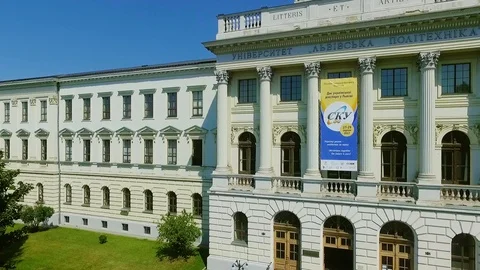 Aerial view on modern baroque designed building of the university. Facade 스톡 동영상 105271552