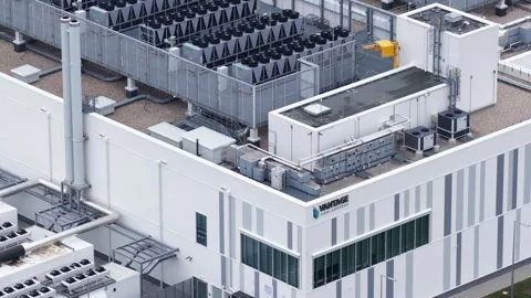 Aerial view of a modern data center infrastructure Vídeo Stock 328338172