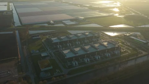 Aerial view of a modern data center facility at sunrise Stockbeeldmateriaal 331201324
