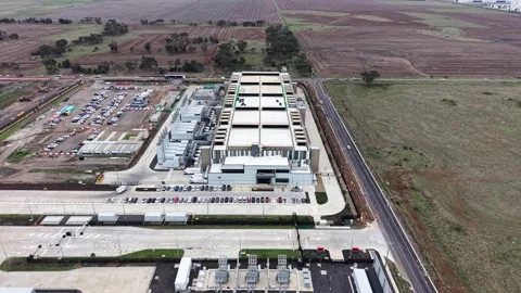 Aerial view of a modern data center and electrical substation Vidéo 337810267