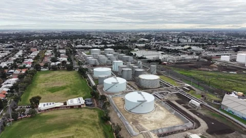 Aerial view of a modern fuel storage terminal facility 스톡 동영상 337811528