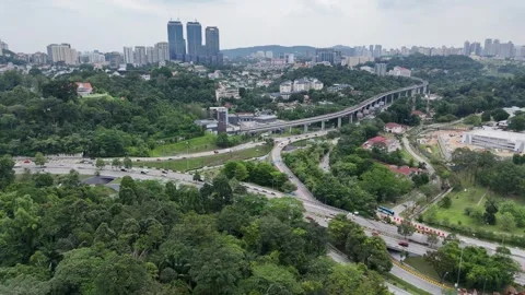 Aerial view of modern highways and green parks near Kuala Lumpur, Malaysia. Vidéo 343391823
