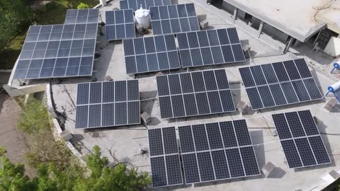An aerial view of a modern rooftop solar power system. Stock-Footage 335618618